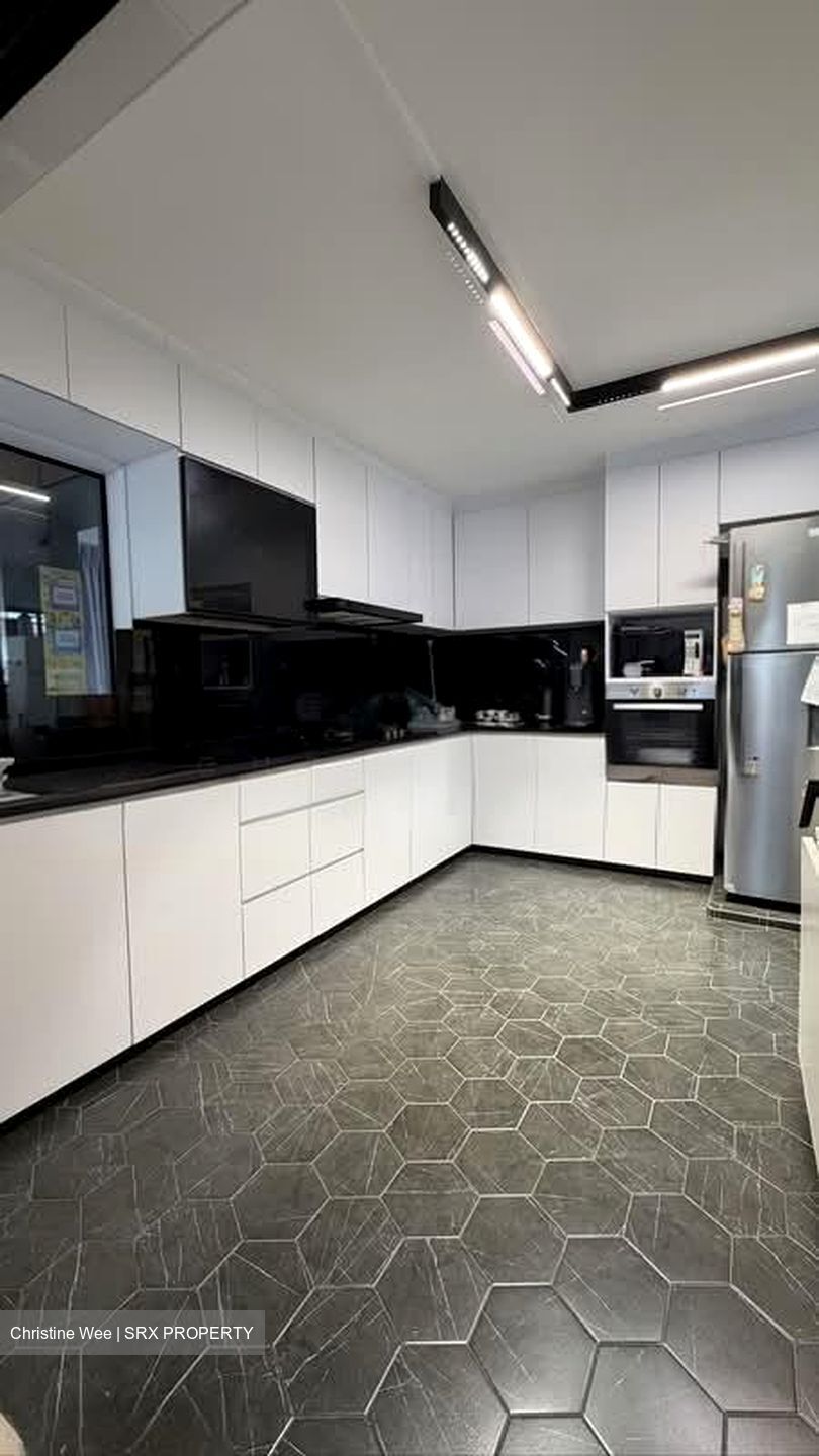 Blk 643 Yishun Street 61 (Yishun), HDB Executive #588160601